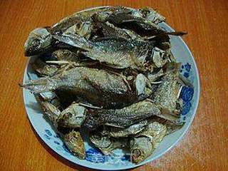 开胃下饭----------【剁椒鲫鱼干】的做法步骤:7