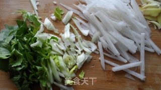 鲫鱼萝卜丝汤的做法步骤：6