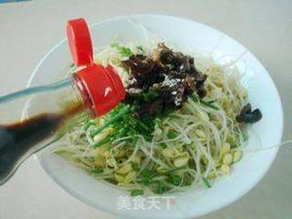 鸡枞油拌黄豆芽的做法步骤:6