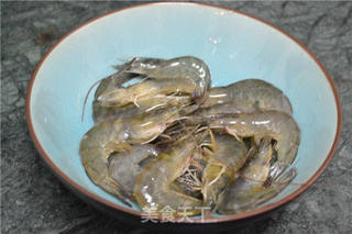 适合一个人的周末惬意午餐【番茄鲜虾意大利面】的做法步骤:2