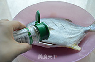 红烧鲳鱼的做法步骤:2