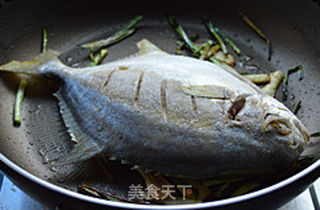 红烧鲳鱼的做法步骤:7