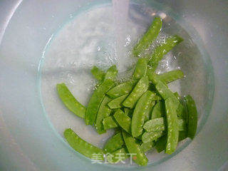 荷兰豆炒荸荠的做法步骤：2
