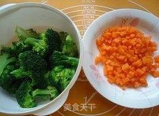 鲜虾蔬菜沙拉面包的做法步骤:9