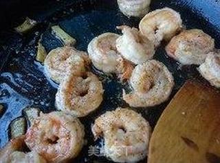 鲜虾蔬菜沙拉面包的做法步骤:11