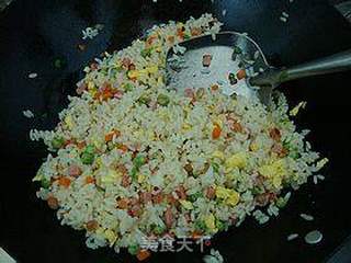 儿子爱吃的----------【家常炒饭】的做法步骤:12