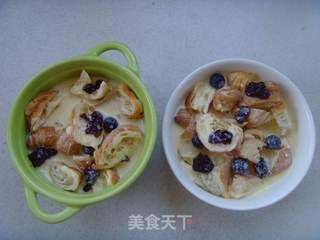 香滑软嫩---蓝莓面包布丁的做法步骤:4