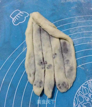 豆沙面包卷的做法步骤:7