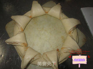 惊艳--沙拉肉松花朵面包的做法步骤:9