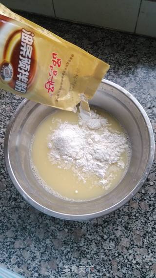 不复杂,简单窍门做美味油条!—简单美味的油条的做法步骤:2