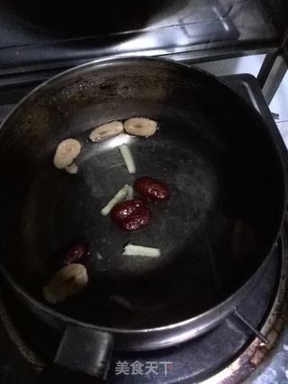 红枣+姜冲蛋的做法步骤：2