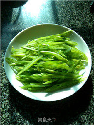酸菜双豆丝的做法步骤:3
