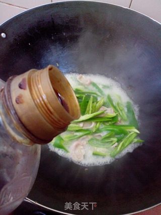 【爽口弹牙】青椒炒鱼扣的做法步骤:7