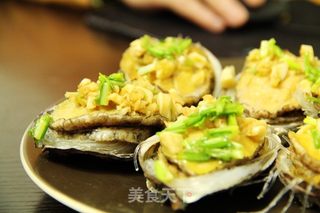 蒜蓉粉丝蒸小鲍鱼的做法步骤:11