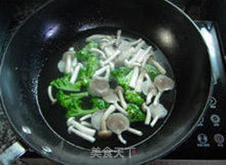 [蘑菇什锦沙拉]--- 让早餐更营养的做法步骤：2