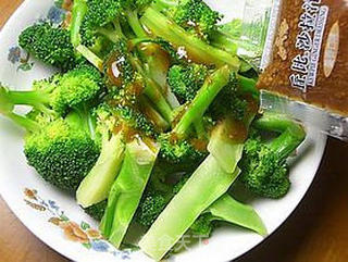 【丘比系列产品试用报告】圣诞树沙拉的做法步骤：4