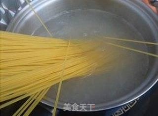 芝香鸡肉意面的做法步骤：3