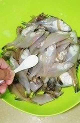 【酥炸迷你偏口鱼】--椒盐味的休闲海味零食的做法步骤:3