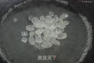 干香滋润酸甜醇厚色泽红亮的传统美食—糖醋排骨的做法步骤:3