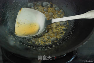 干香滋润酸甜醇厚色泽红亮的传统美食—糖醋排骨的做法步骤:4