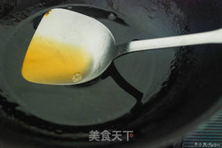 干香滋润酸甜醇厚色泽红亮的传统美食—糖醋排骨的做法步骤:5