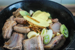 干香滋润酸甜醇厚色泽红亮的传统美食—糖醋排骨的做法步骤:9