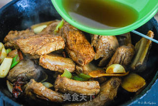 干香滋润酸甜醇厚色泽红亮的传统美食—糖醋排骨的做法步骤:10
