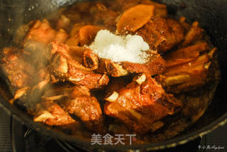 干香滋润酸甜醇厚色泽红亮的传统美食—糖醋排骨的做法步骤:12