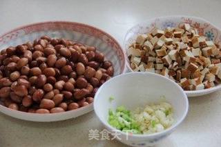 豆腐干炒花生的做法步骤:3