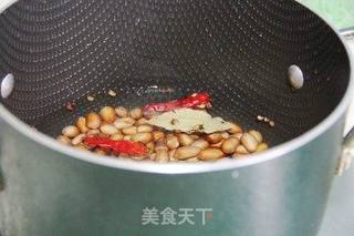 豆腐干炒花生的做法步骤:2