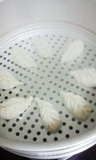 柳叶蒸饺的做法步骤:12
