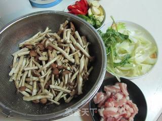 干锅茶树菇的做法步骤：1