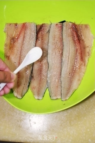 【烤鲅鱼干】--地道的胶东特色咸鱼干的做法步骤:3