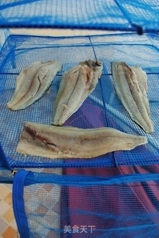 【烤鲅鱼干】--地道的胶东特色咸鱼干的做法步骤:4