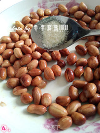 微波炉炸花生米——省油速成版的做法步骤:4