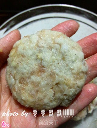 乡村风味煎肉饼——玉米片肉饼的做法步骤:6