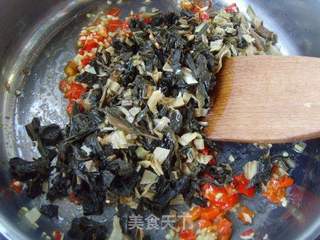 浓赤鲜香---梅干菜烧带鱼的做法步骤:6