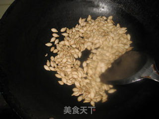 被遗弃的美味盐炒南瓜子【盐炒南瓜子】的做法步骤：2