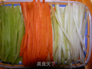 【丘比系列产品试用报告】之八——多彩蔬菜沙拉的做法步骤：2