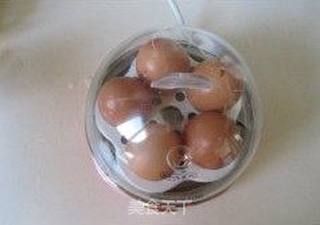 三文鱼鸡蛋盏的做法步骤:2