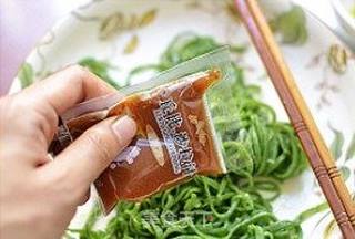 多味儿沙拉凉面的做法步骤:25