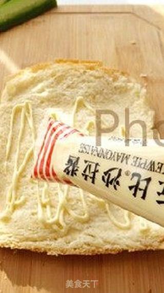 金枪鱼沙拉吐司手卷的做法步骤:4