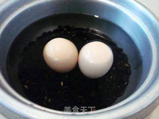 黑豆蛋酒汤的做法步骤:3