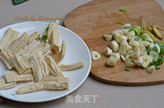 菠菜炒腐竹的做法步骤:4