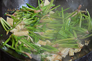 菠菜炒腐竹的做法步骤:7