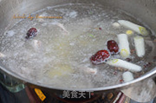 莲子煲猪肚的做法步骤:5