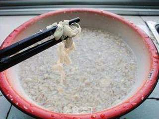 水豆豉拌芭蕉心的做法步骤：3