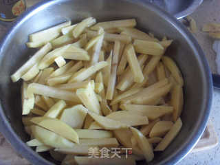自制薯条的做法步骤：2
