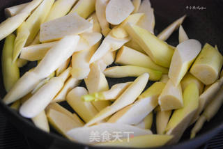 油焖茭白的做法步骤:3