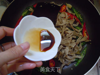 【双椒炒鸭肠】--沙拉也可以炒菜的做法步骤:8